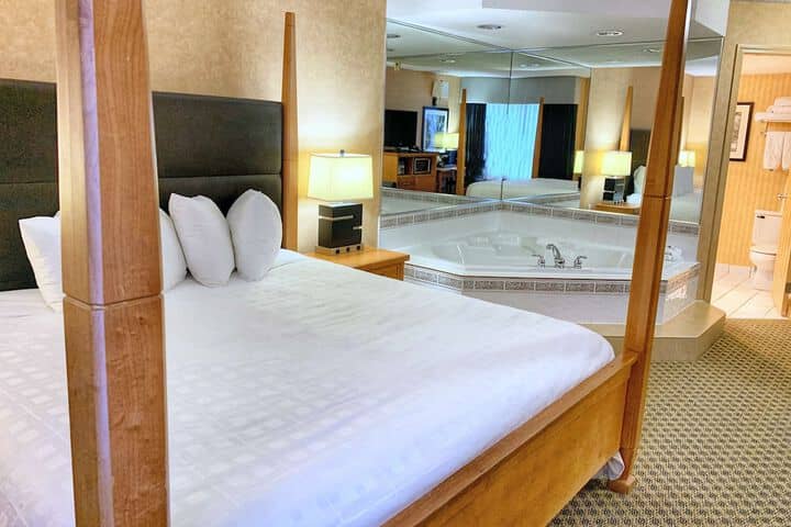Room 17 of 39